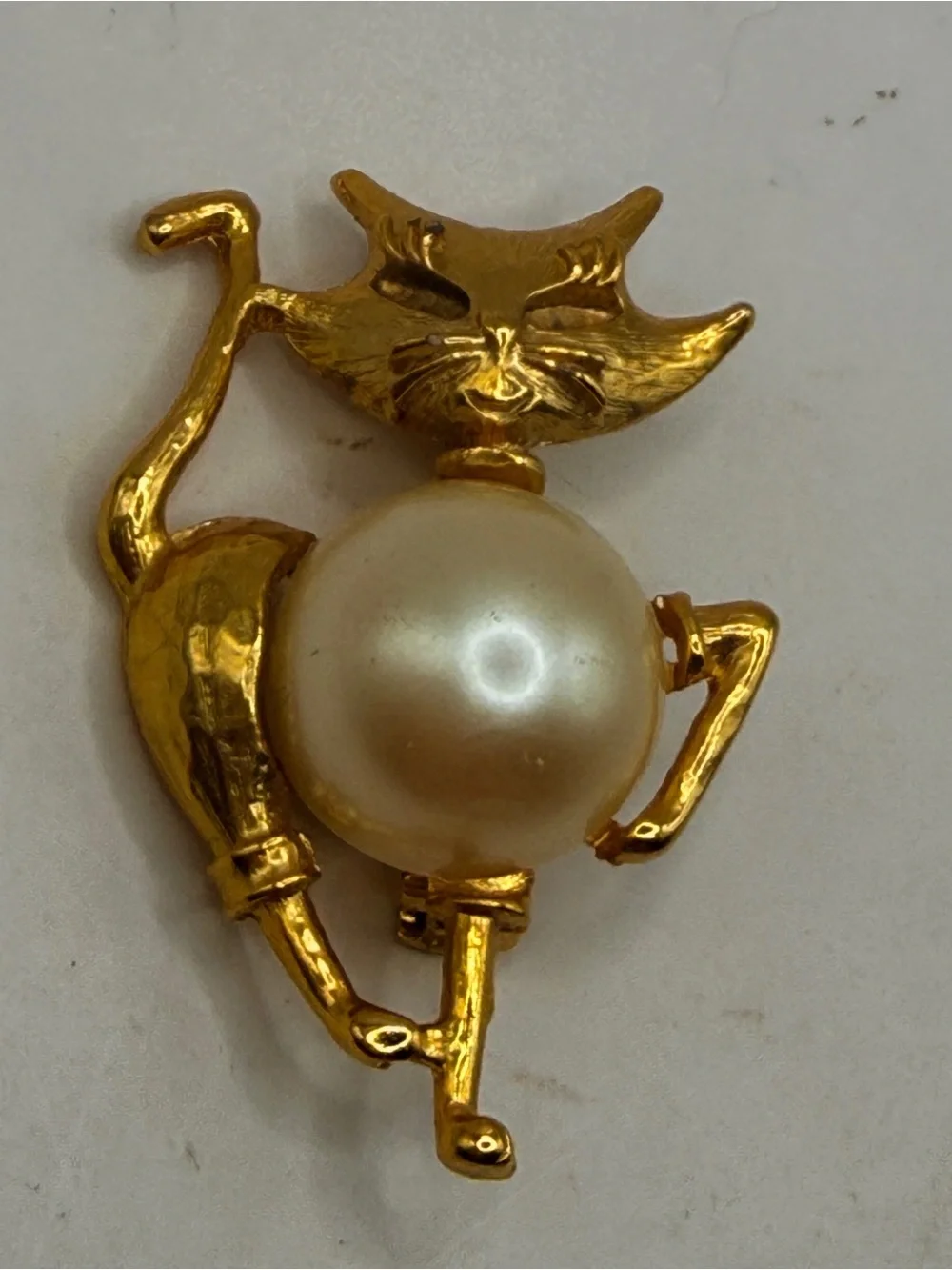VOGUE Siamese Cat Kitty Feline Jelly Belly Faux Pearl Gold Brooch pin